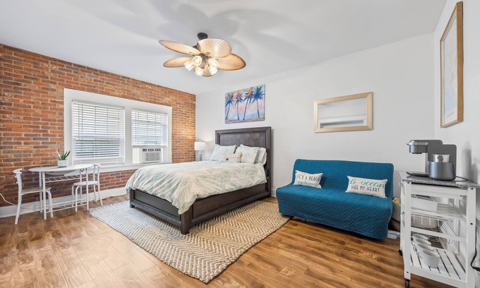 Willmore Eigentumswohnung | Updated Studio in Downtown Long Beach - Walk to Everything