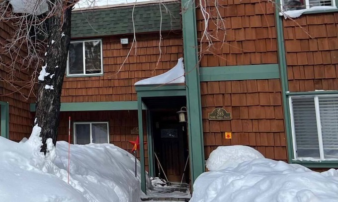 Tahoe Keys Eigentumswohnung | Upgraded Condo with Private Boat Dock - Ski Lease Available