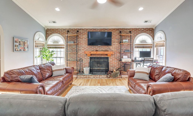 Upper Marlboro Haus | Upper Marlboro Home on 1 Acre: Office & Home Gym!