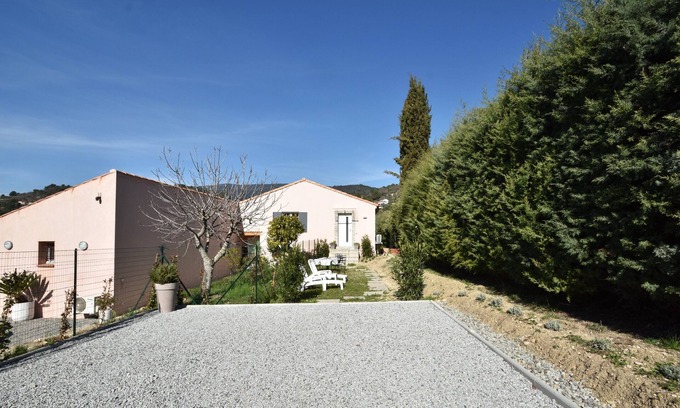 Fayence Wohnung | Upper villa with garden