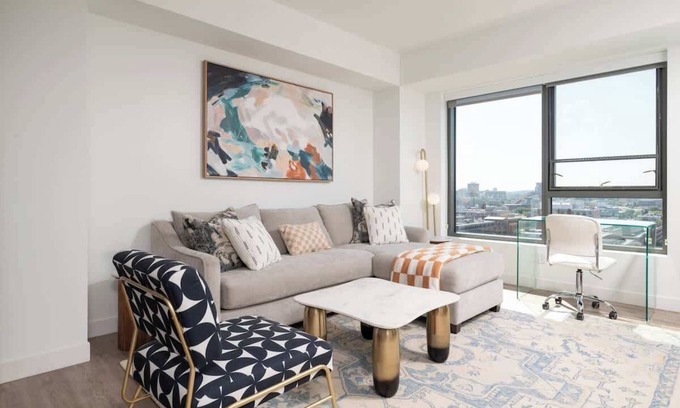 Central Square Wohnung | Upscale 1BR near MIT Harvard with Parking!