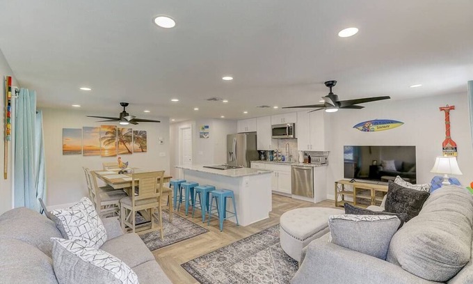 South Bradenton Eigentumswohnung | Upscale 2/2 Key West style condo 6 mins from IMG