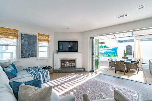 Encinitas Haus | Upscale Beach Cottage a Block to the Beach Sauna