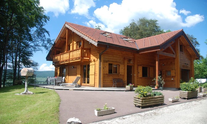 Foncine-le-Haut Skihütte | Gehobenes CHALET im Herzen des Naturparks Haut Jura: Entspannung garantiert