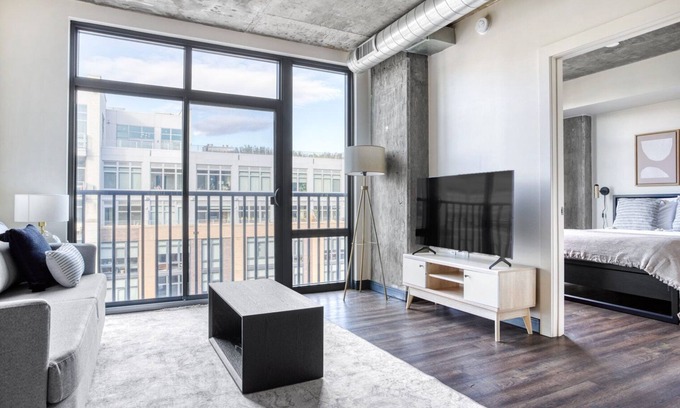 H Street Corridor Wohnung | Upscale H Street 1BR w/ Gym, W/D & Pool, across from WF, by Blueground