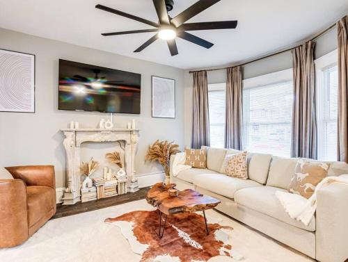 Cleveland Haus | Upscale Home near Downtown Cle, R&R HoF, Beach, Arena