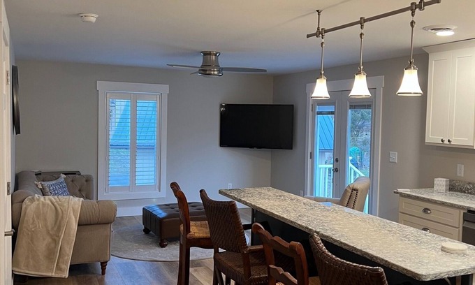 Oswego Wohnung | Upscale lodging near Oswego State University, borders Rice Creak Field Station