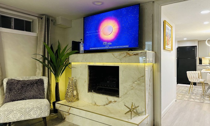 South Weymouth Haus | Upscale luxury, 20 min to Historic Bostons N.End 30 min to Cape Cod.