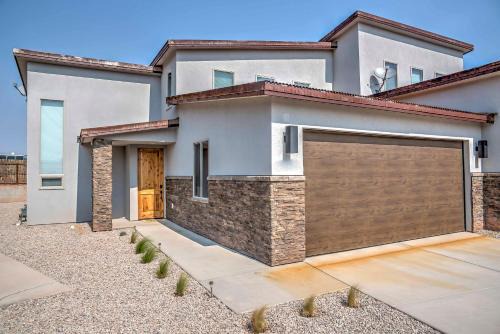 Moab South Valley Haus | Upscale Moab Home with Red Rock Views and Hot Tub