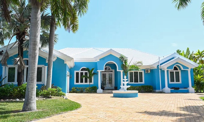 Williams Town Villa | Upscale private house.