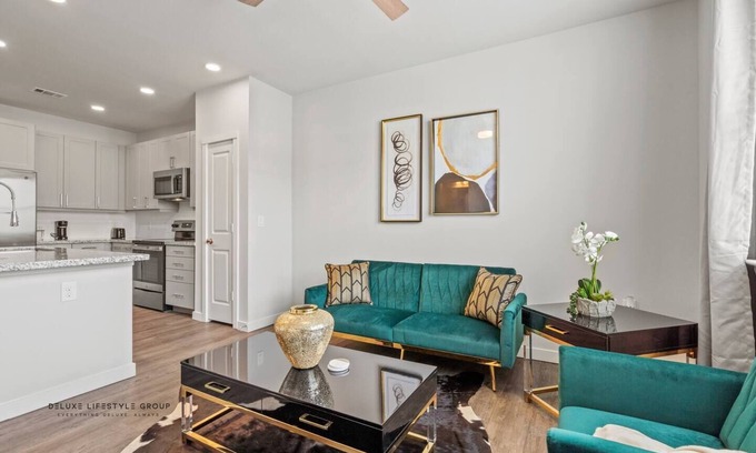 Spring Branch East Wohnung | Uptown Houston Modern Queen Suite