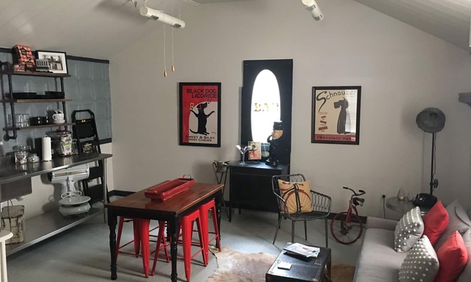 Greater Belhaven Haus | Urban Chic Studio, Privat, 1B1B. Belhaven Bereich. In der Nähe von Campus und Krankenhäusern.