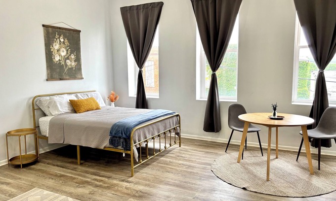 Niles Wohnung | Urban Suites at Gather - 2nd Floor Studio