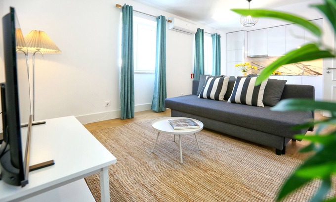 Pena Wohnung | Urban Vista in Lisbon - by Misha's Place (5D)