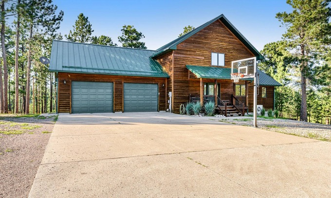 Deadwood Haus | Vacation gem with pool table, shuffleboard, wet bar, furnished decks, & hot tub