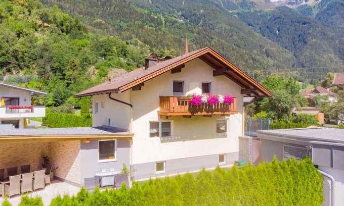 Oetz Haus | Ferienhaus Ötztal by Interhome