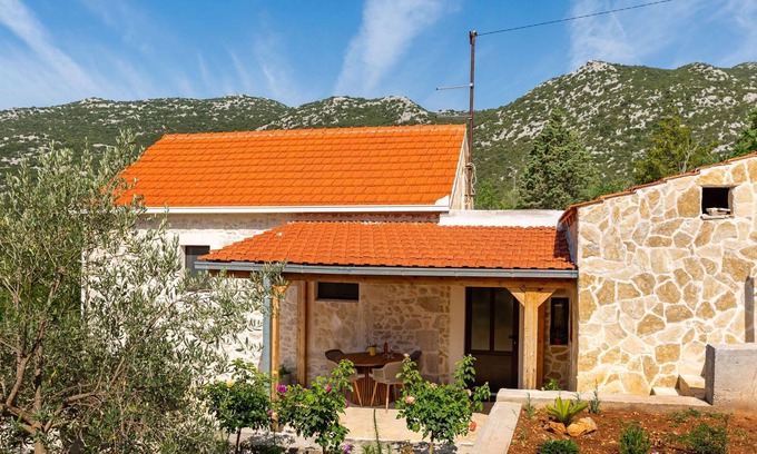Ploce Haus | Ferienhaus Mare by Interhome