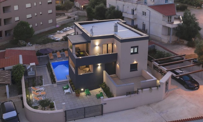 Liznjan Haus | Ferienhaus Noemi by Interhome