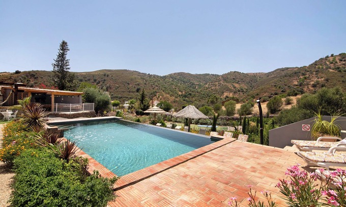Fonte do Bispo Haus | Ferienhaus "Quinta do Silêncio T4" mit Bergblick, Gemeinschaftspool und WLAN