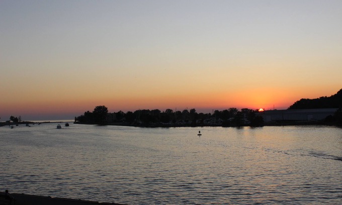 Grand Haven Wohnung | Ferienwohnung in der wunderschönen Innenstadt von Grand Haven!