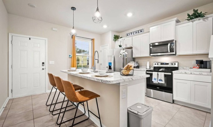 Baymeadows Haus | Vacation State of Mind