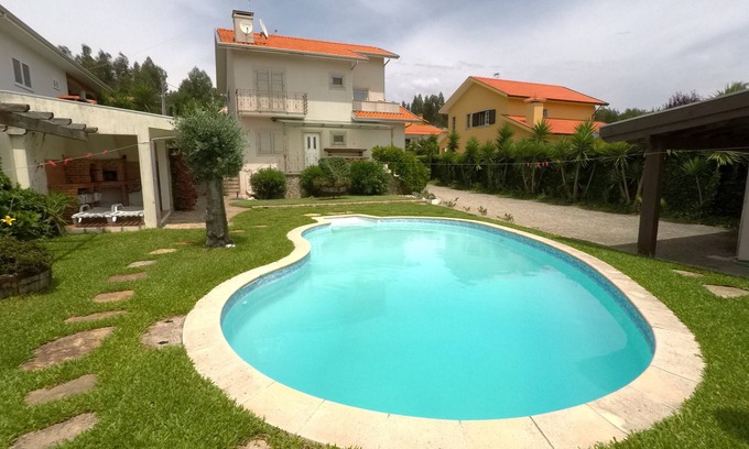 Santa Maria da Feira Haus | Valadas Guest House - 4 Schlafzimmer Villa mit Pool