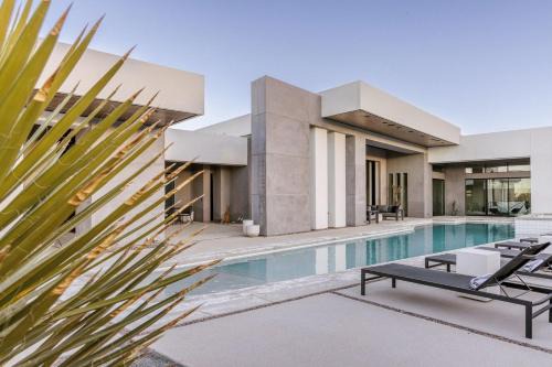 Yucca Valley Haus | Vanguard by Fieldtrip 5 Bd Private Luxury with Infinity Pool Game Room