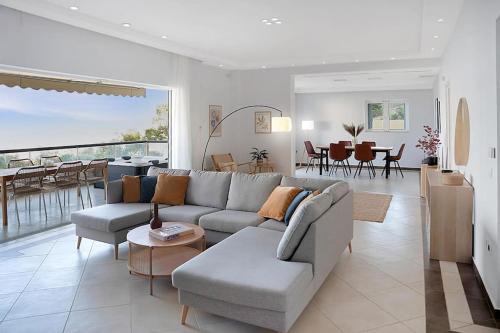 Varkiza Wohnung | Varkiza Seaside and Views Retreat with Jacuzzi