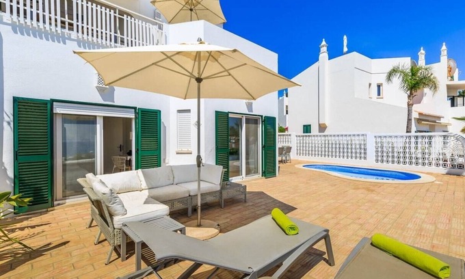 Vale do Lobo Hütte | Vale do Lobo Home with Pool Walking Distance from Beach