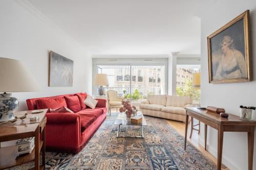 Neuilly-sur-Seine Wohnung | Veeve - Refined Retro