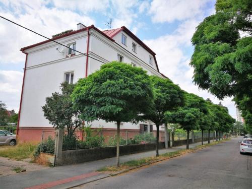 Hradec Kralove Wohnung | Velký byt se dvěma ložnicemi, zahrada, Wifi zdarma
