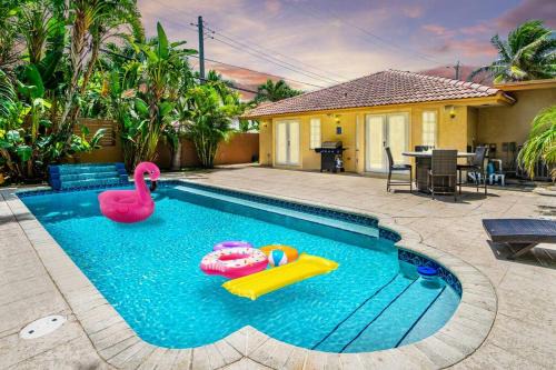 Birch Park Finger Streets Haus | Ventur Vintage Beach House Luxury Pool