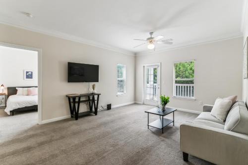 Valley Wohnung | Verandas 1836 I Modern 2bd I Parking I Pool I Gym