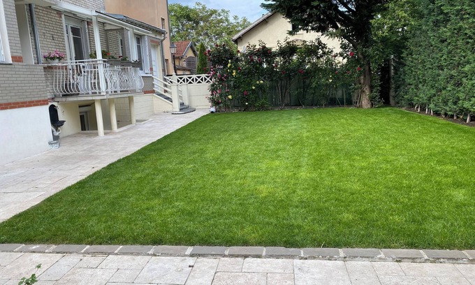 Gambetta Haus | Very Nice House With Garden to Rent in Paris Area