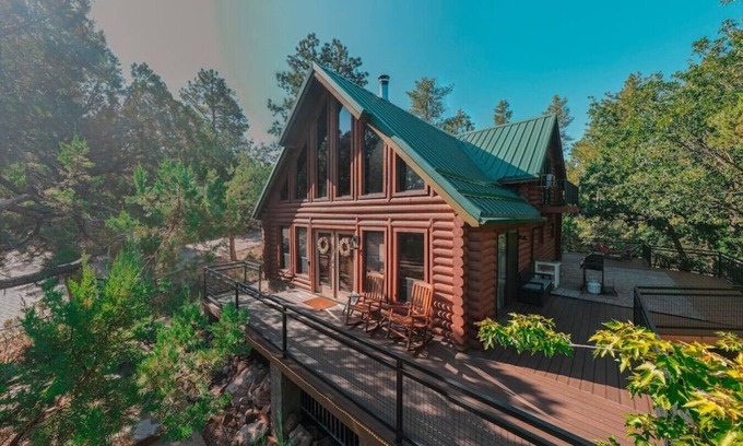 Pine Kabine | Vevee's Pine A-Frame Retreat