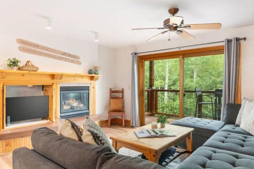 Driggs Haus | Vibrant Spacious Ski Pad Hot Tubs