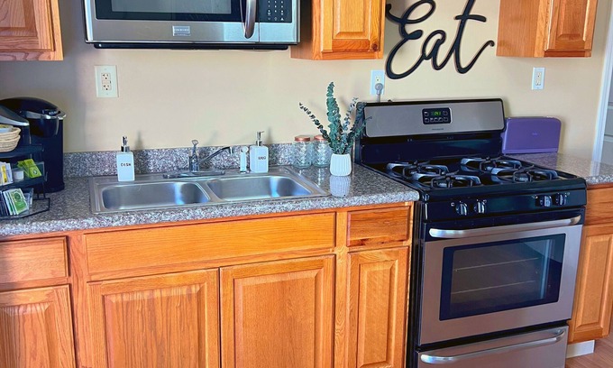 Saint Anthony Wohnung | Vibrant Studio, WiFi, Free Park- Walk to UNO, 2mi to city park, 4mi FrenchMarket