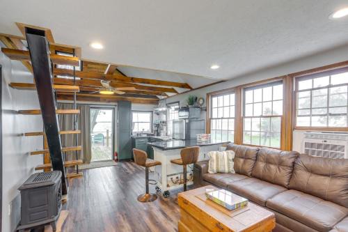 Vickery Haus | Vickery Cottage on Sandusky Bay with Fire Pit!