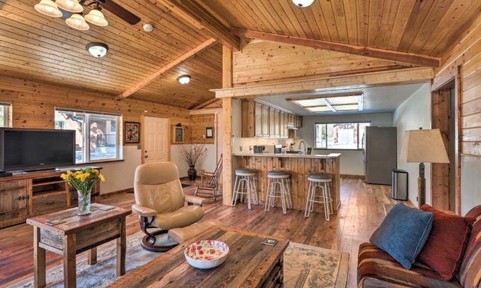 Victor Haus | Victor Woodland Cabin Retreat with Fire Pit