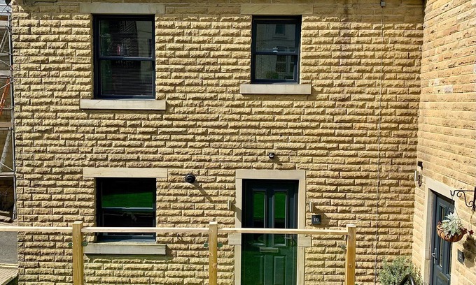 Hepworth Hütte | VICTORIA HOUSE, family friendly, with a garden in Holmfirth