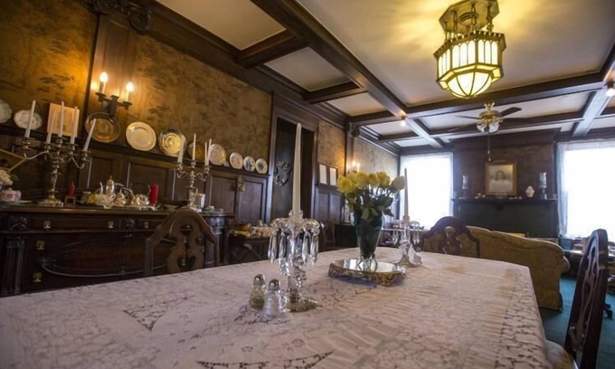 Rock Island Bed & Breakfast | Victorian Inn B&B