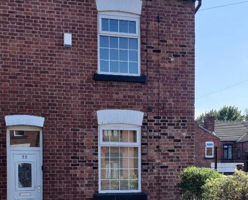 Newton-le-Willows Haus | Victorian Semi Detached House behind the High Street