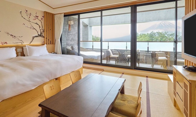 Oishi Hotel | View of Mt Fuji Deluxe JapaneseWestern Room Openair bath and balcony included Room only / Minamitsuru-gun Yamanashi