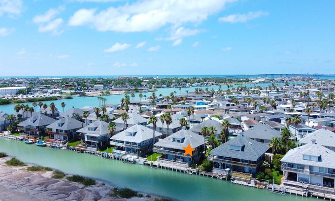 Port Isabel Haus | Views of Space X - Heron's Sea Cottage and just minutes from South Padre Island #1040