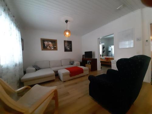 Hameenlinna Wohnung | Viihtyisä ja tilava paritaloasunto hyvällä sijainnilla