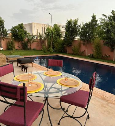 Agdal Villa | Villa avec pool privé avenue Mohamed 6 zone touristique Agdal