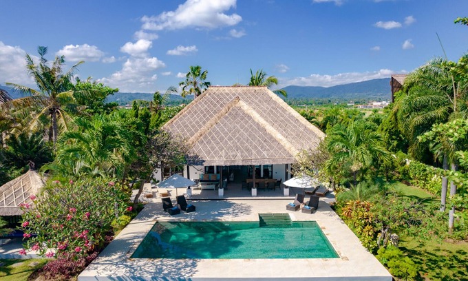 Banjartegehe Villa | Villa Bersama: Live The Bali Dream in diesem Luxus-Beach Front Villa mit Personal!