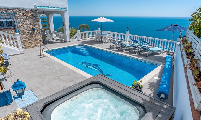 Almunecar Villa | Villa "Buganvilla" mit Meerblick, Pool, Whirlpool, Terrassen & Garten