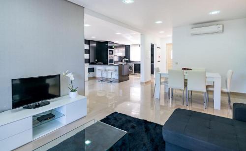 Castelo Haus | Villa Cantinho by Intiholidays