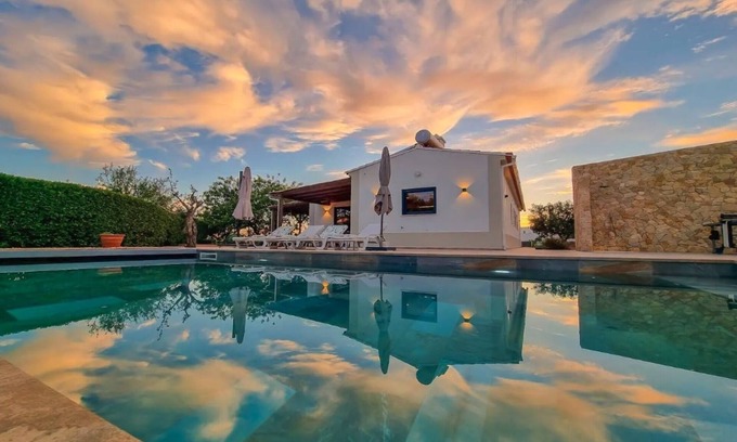 Gorjoes Villa | Villa "Casa Das Andorinhas" mit Bergblick, privatem beheizten Pool und WLAN